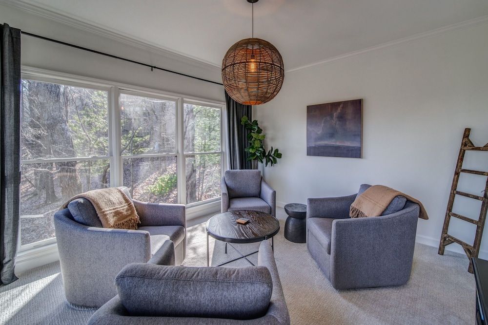 Luxury Mountain Home in Big Canoe! Golf / Lake / EV / Game Room! House, Multiple Beds, Patio, Mountain View (Summit Oaks Manor) 22