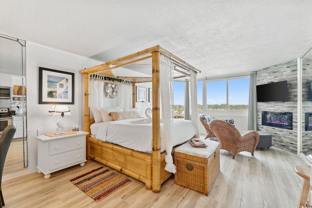 Studio, 1 Queen Bed (Top of The Gulf 620)