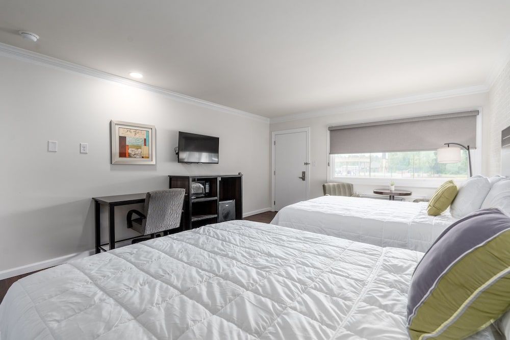 Crewe Boutique Inn Comfort Double Room 6