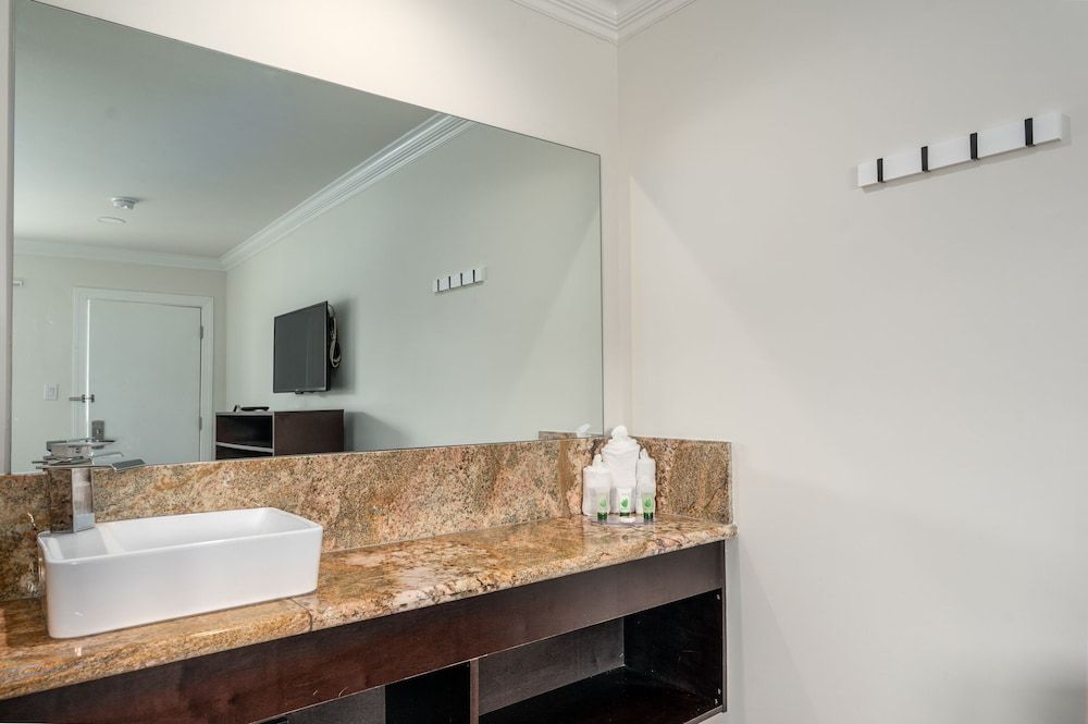 Crewe Boutique Inn Classic Single Room, 1 Queen Bed, Non Smoking, Ground Floor 3