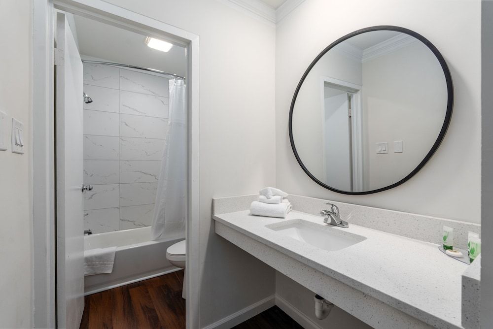 Crewe Boutique Inn Elite Single Room 6