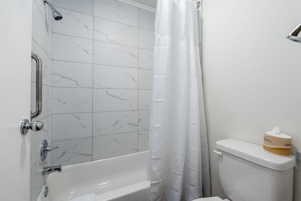 Crewe Boutique Inn Comfort Double Room 8