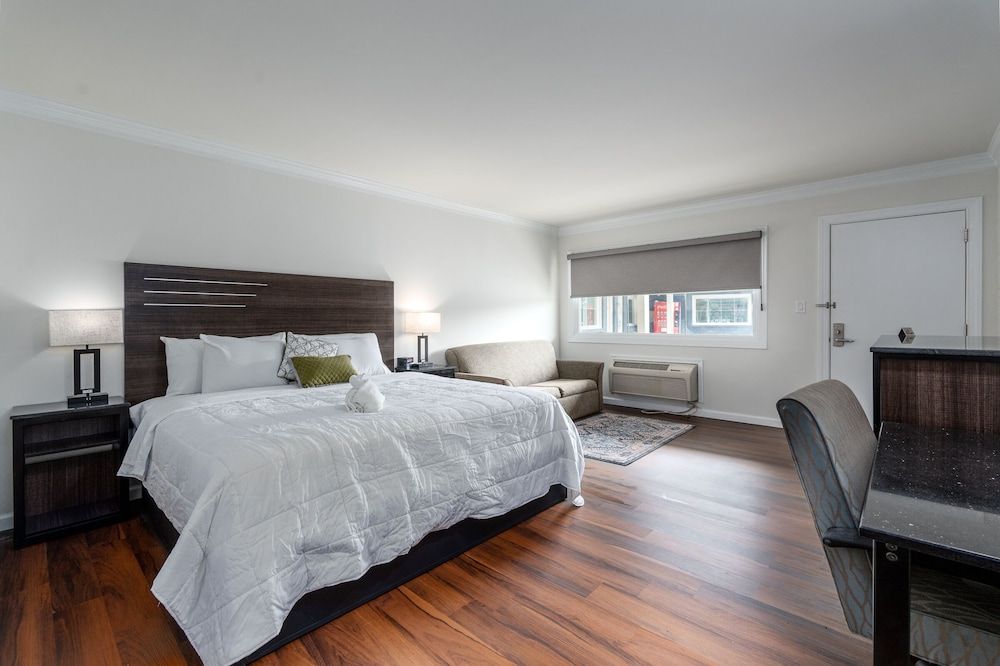 Crewe Boutique Inn Elite Single Room 3