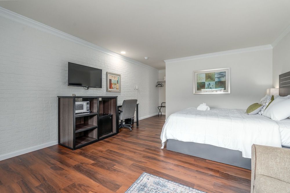 Crewe Boutique Inn Elite Single Room 4