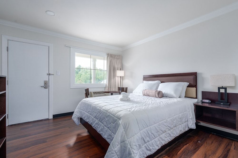 Crewe Boutique Inn Classic Single Room, 1 Queen Bed, Non Smoking, Ground Floor 2