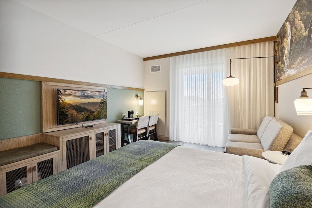 HeartSong Lodge & Resort King Sleeper Sofa with Wet Bar 4