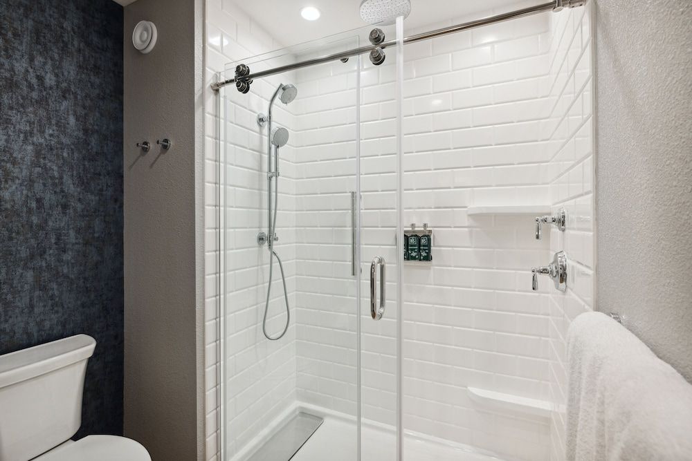 HeartSong Lodge & Resort King Sleeper Sofa with Wet Bar 6