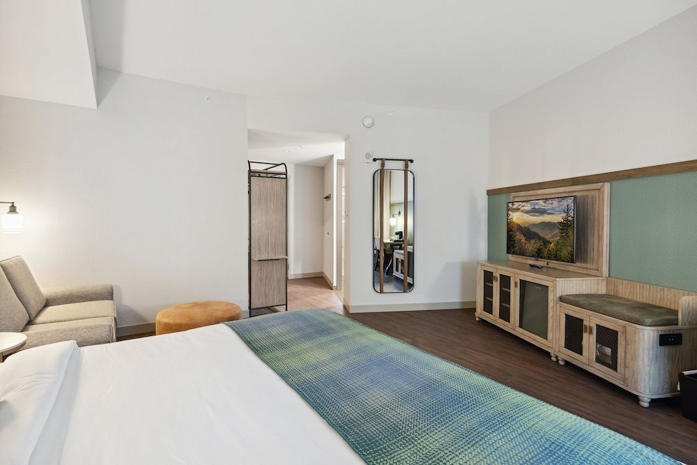 HeartSong Lodge & Resort JUNIOR SUITE - Inside corner 4