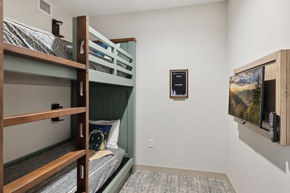 HeartSong Lodge & Resort JUNIOR SUITE - Inside corner 10