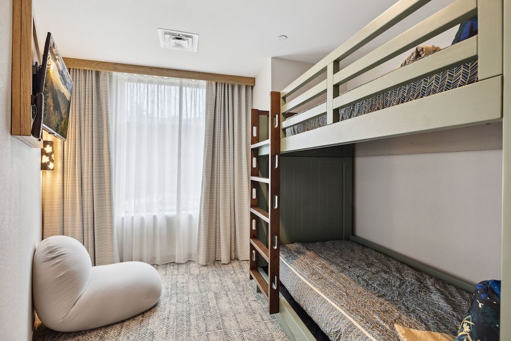 HeartSong Lodge & Resort King Sleeper Sofa with Wet Bar 2