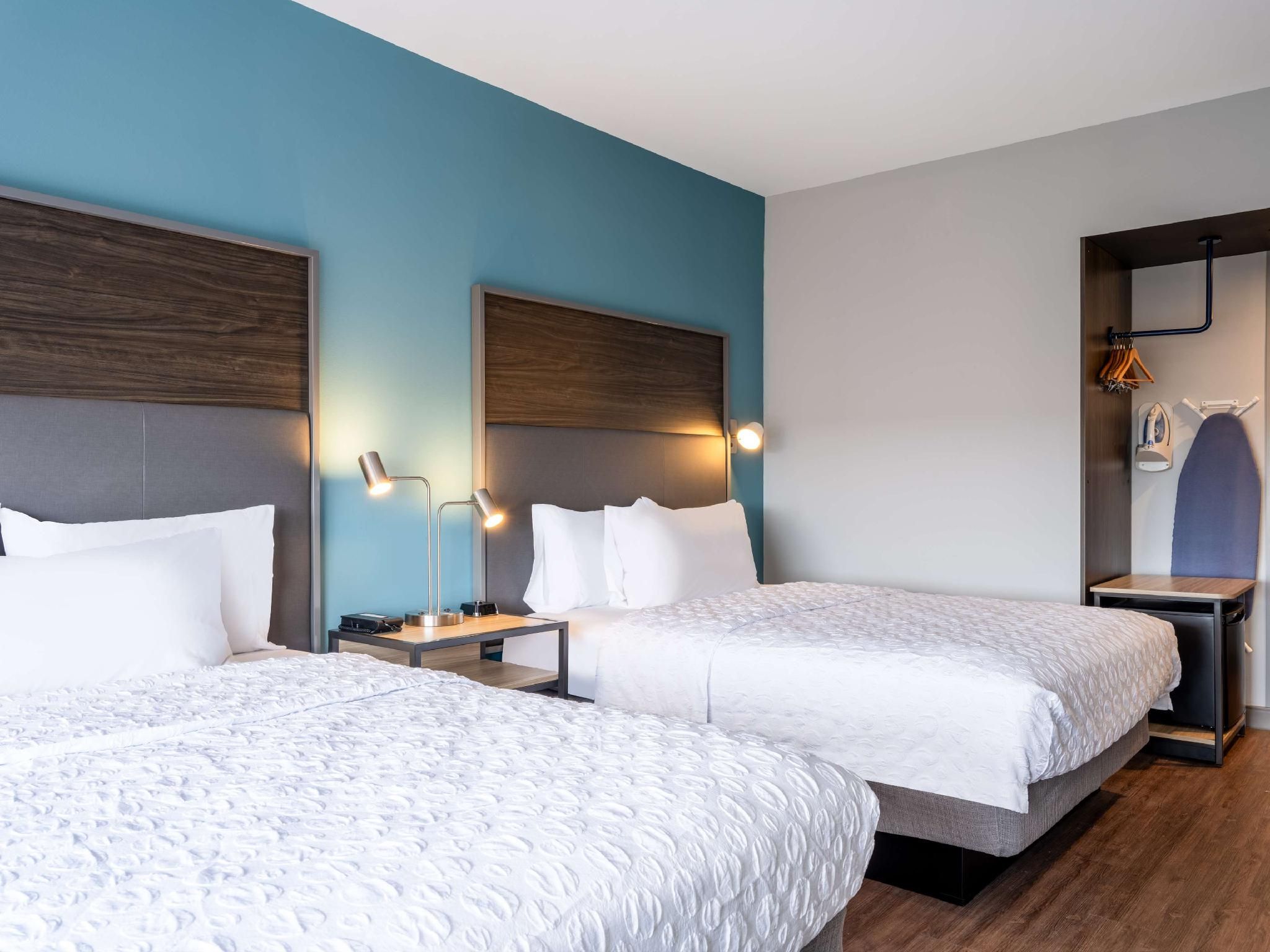 Tru by Hilton Chesapeake Greenbrier 2 QUEEN BEDS W/WALK IN SHOWER 2