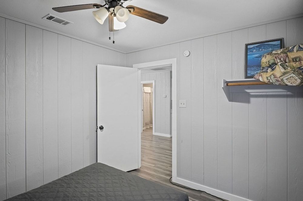 Axtons Bass City Lake Front Resort Duplex 5