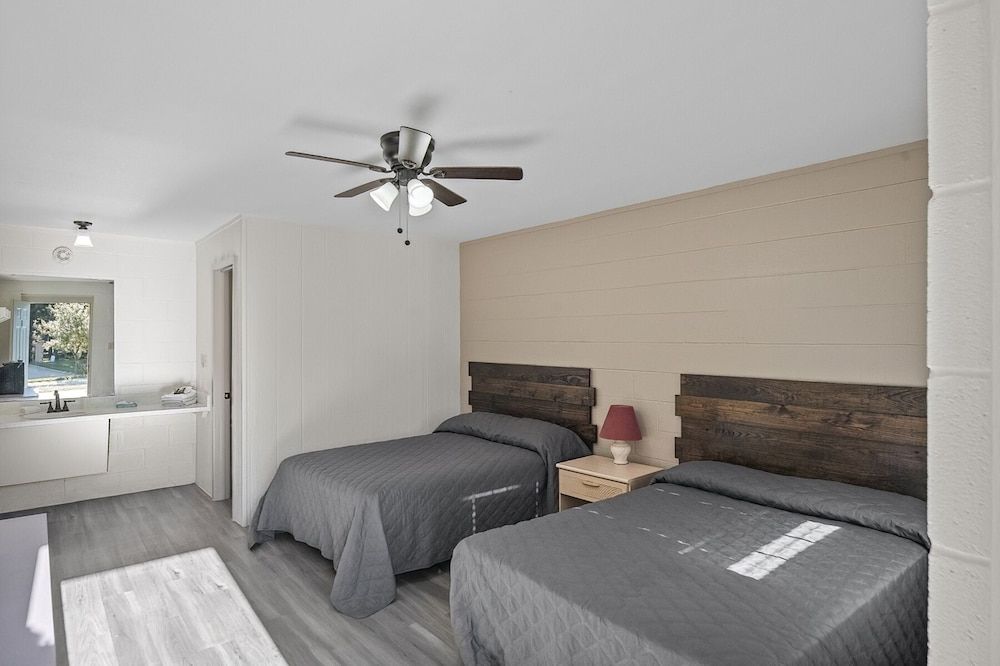 Axtons Bass City Lake Front Resort Standard Room