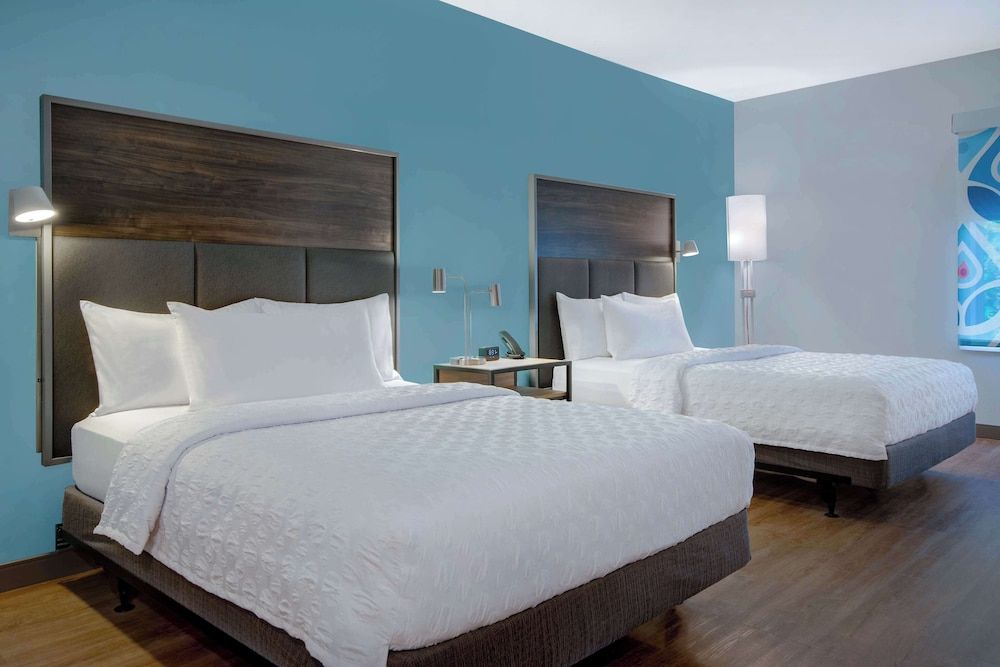 Room, 2 Queen Beds, Accessible, Bathtub (Mobility & Hearing)
