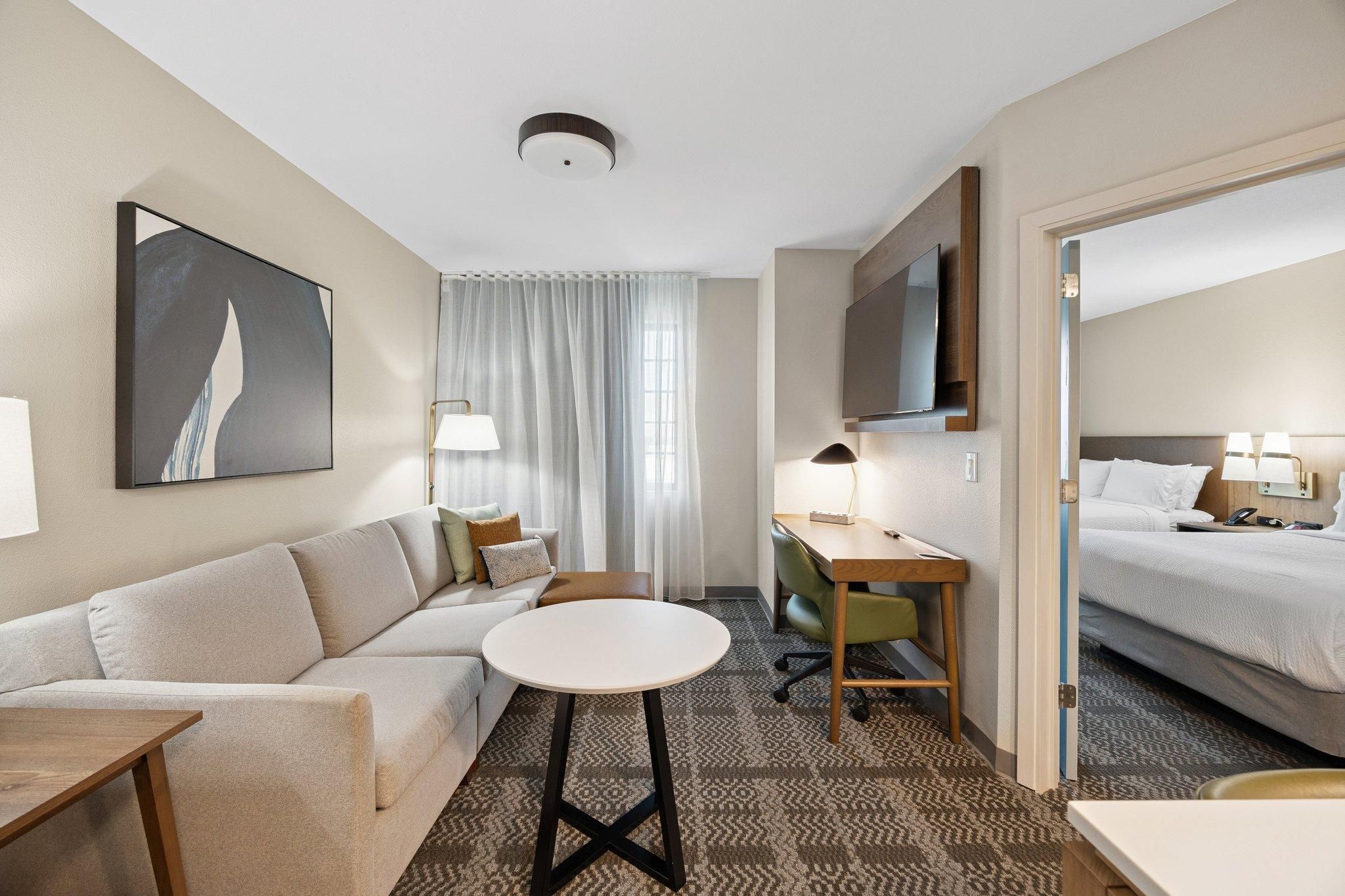 1 King And 2 Queen Two Bedroom Suite
