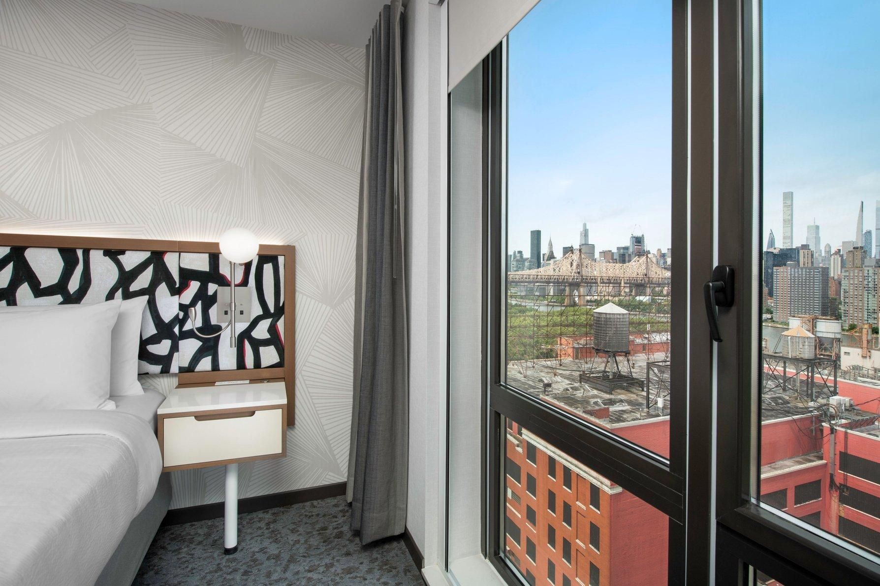 Suite, 1 King, City view