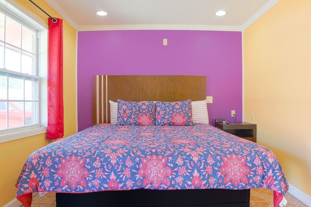 Economy Inn By OYO Lockport near Houma Room, 1 King Bed, Non Smoking