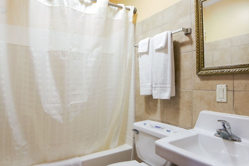 Economy Inn By OYO Lockport near Houma Room, Multiple Beds 5