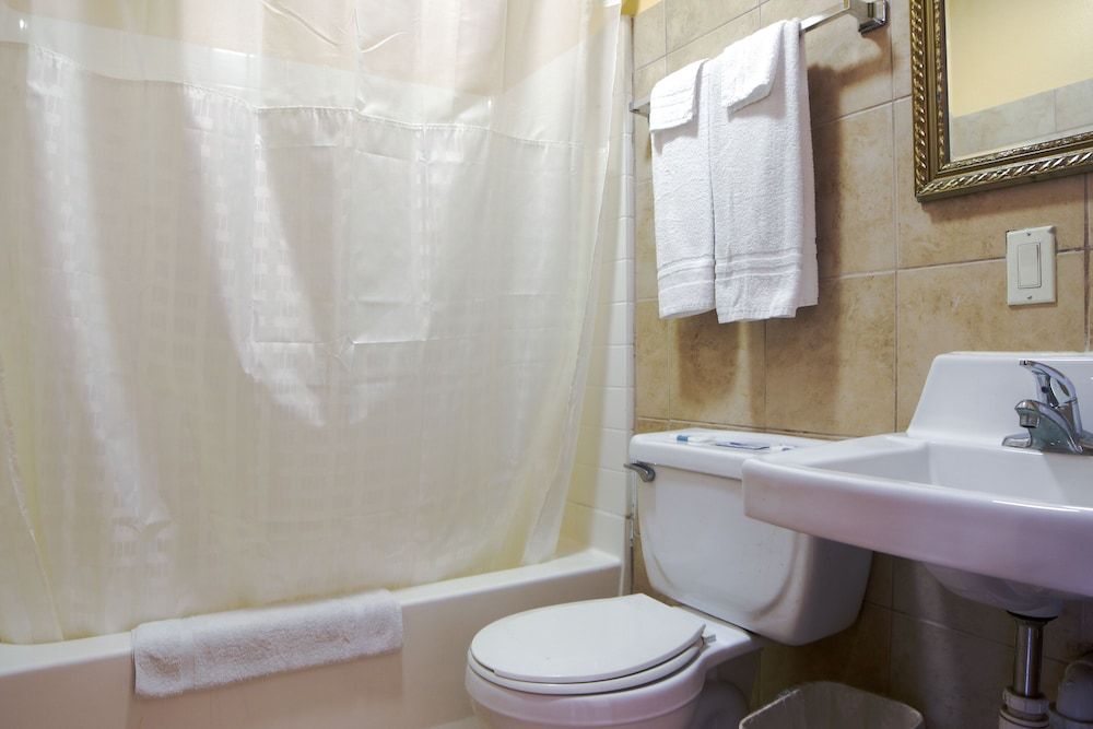 Economy Inn By OYO Lockport near Houma Family Suite 14