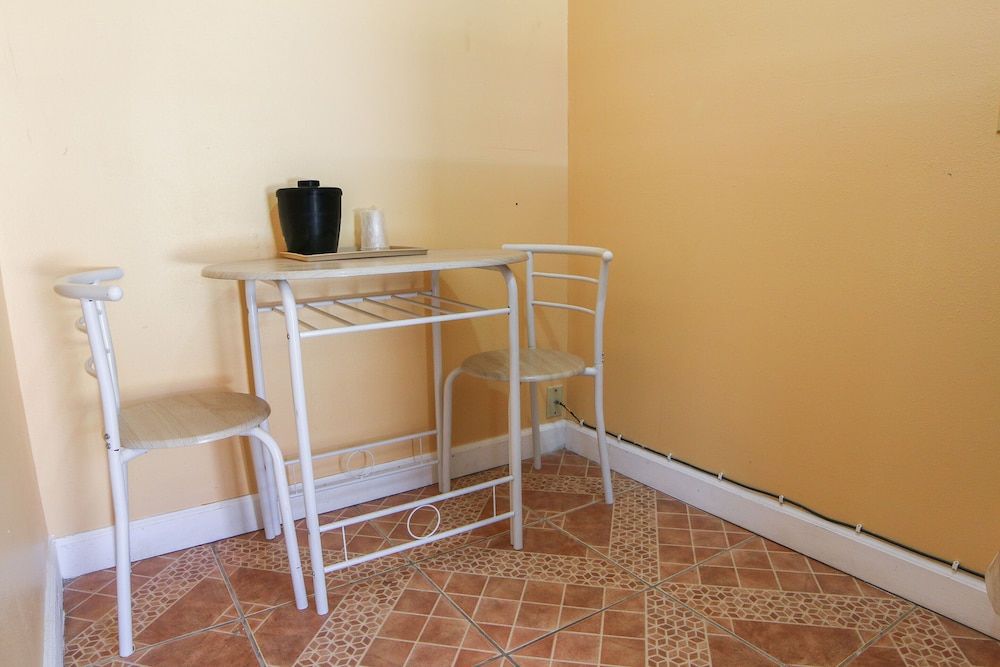 Economy Inn By OYO Lockport near Houma Room, 1 King Bed, Non Smoking 9