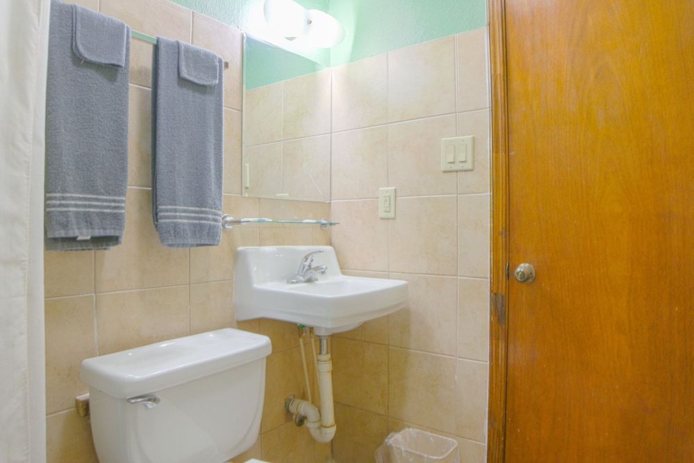 Economy Inn By OYO Lockport near Houma Family Suite 13