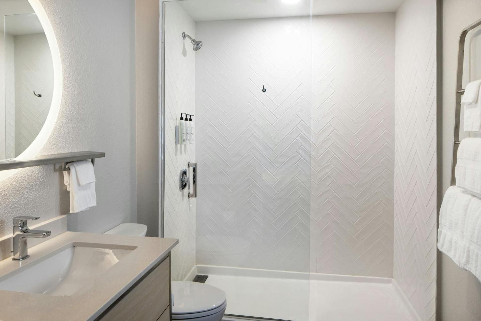 King Studio with Sofa Bed - Hearing Accessible