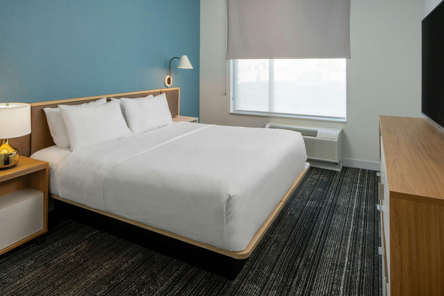 1 Bedroom Suite, 1 King, Sofa bed