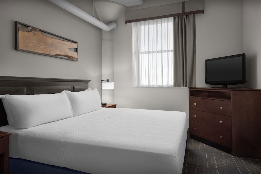 Suite, 2 Bedrooms, 1 King Bed