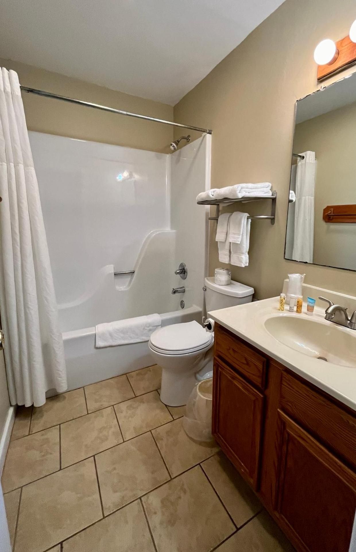 Cape Hatteras Motel Two-Bedroom Suite - Oceanfront 2