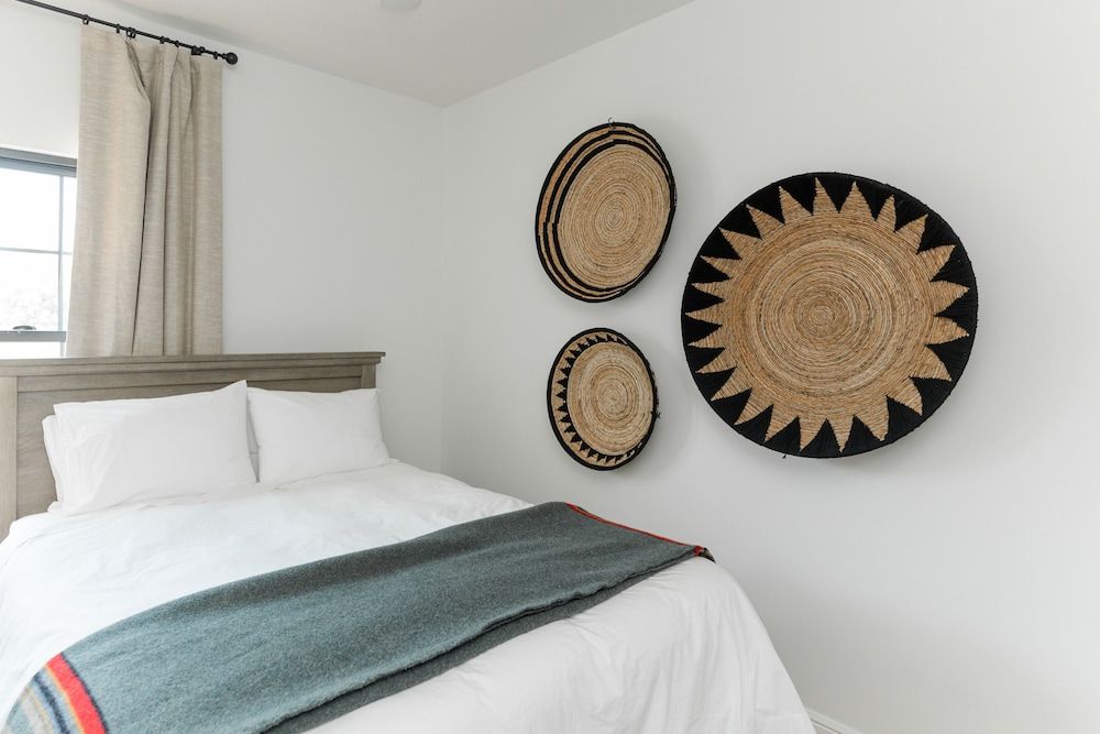 La Palmilla Texas Luxury Cottage, Pool View 2