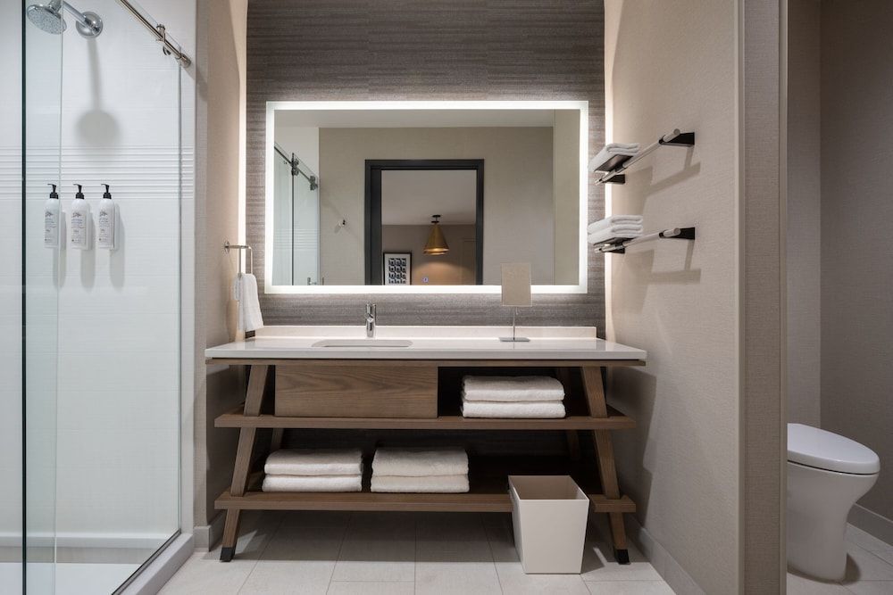 Delta Hotels by Marriott Wichita Falls Convention Center Room, 2 Queen Beds (Hearing Accessible) 4