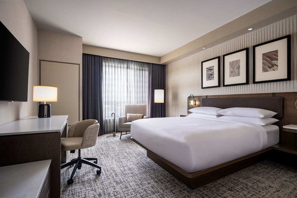 Delta Hotels by Marriott Wichita Falls Convention Center Deluxe Room, 1 King Bed 2