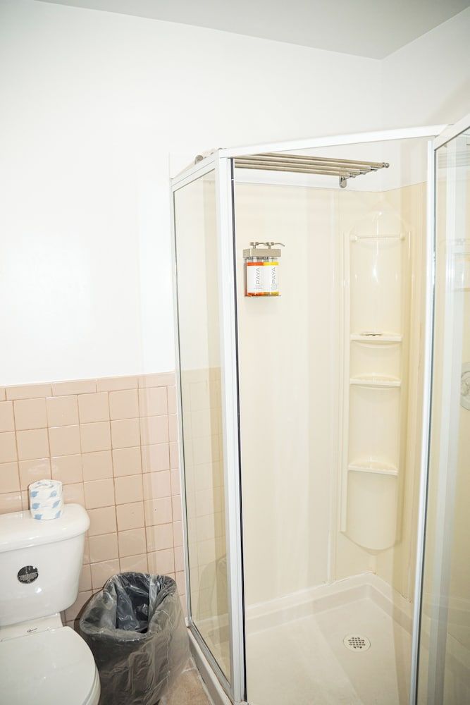 Capri inn and Suites Honeymoon Room 5