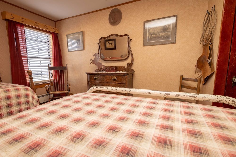 The Hand Hotel Bed & Breakfast 2 Fulls 2