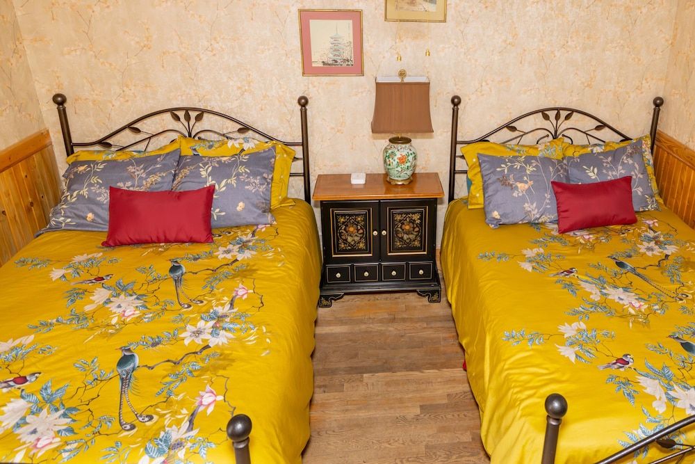 The Hand Hotel Bed & Breakfast 2 Fulls