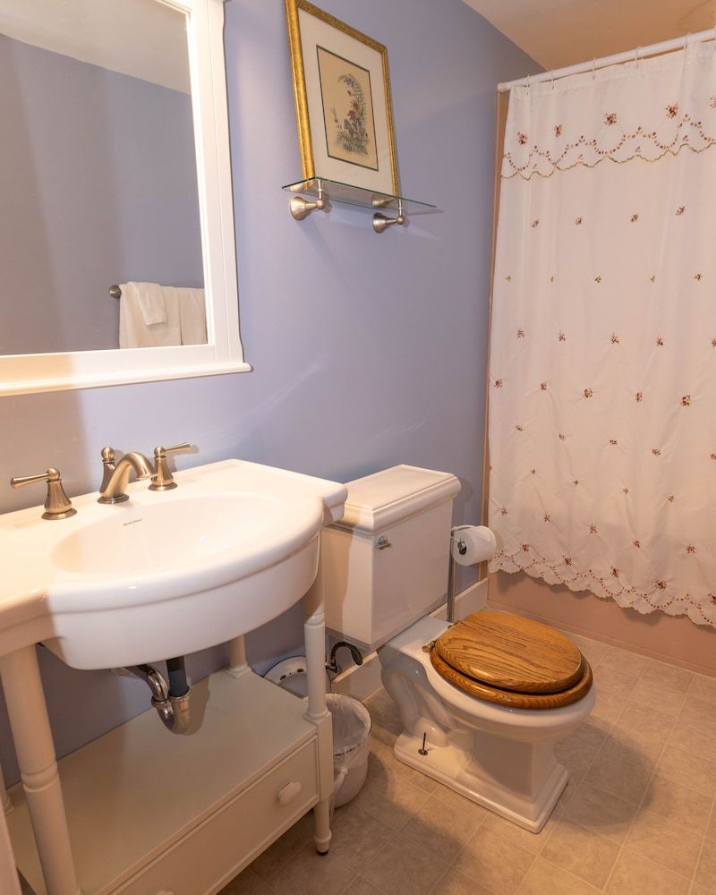 The Hand Hotel Bed & Breakfast 2 Fulls 8