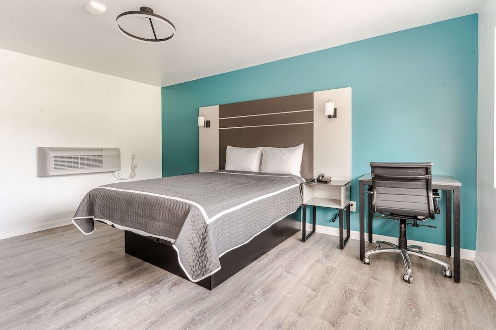 Classic Single Room, 1 Queen Bed, Non Smoking, Ground Floor