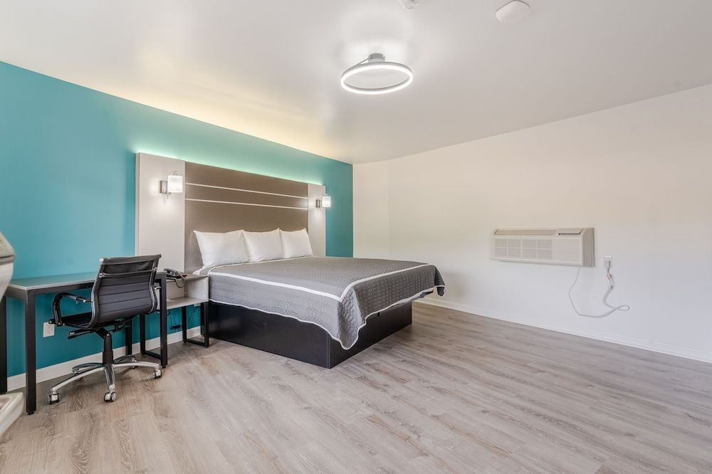 Classic Single Room, 1 King Bed, Non Smoking, Ground Floor