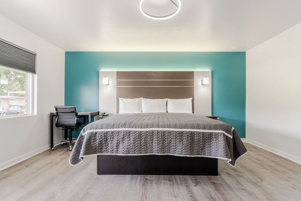 Classic Single Room, 1 King Bed, Non Smoking, Ground Floor