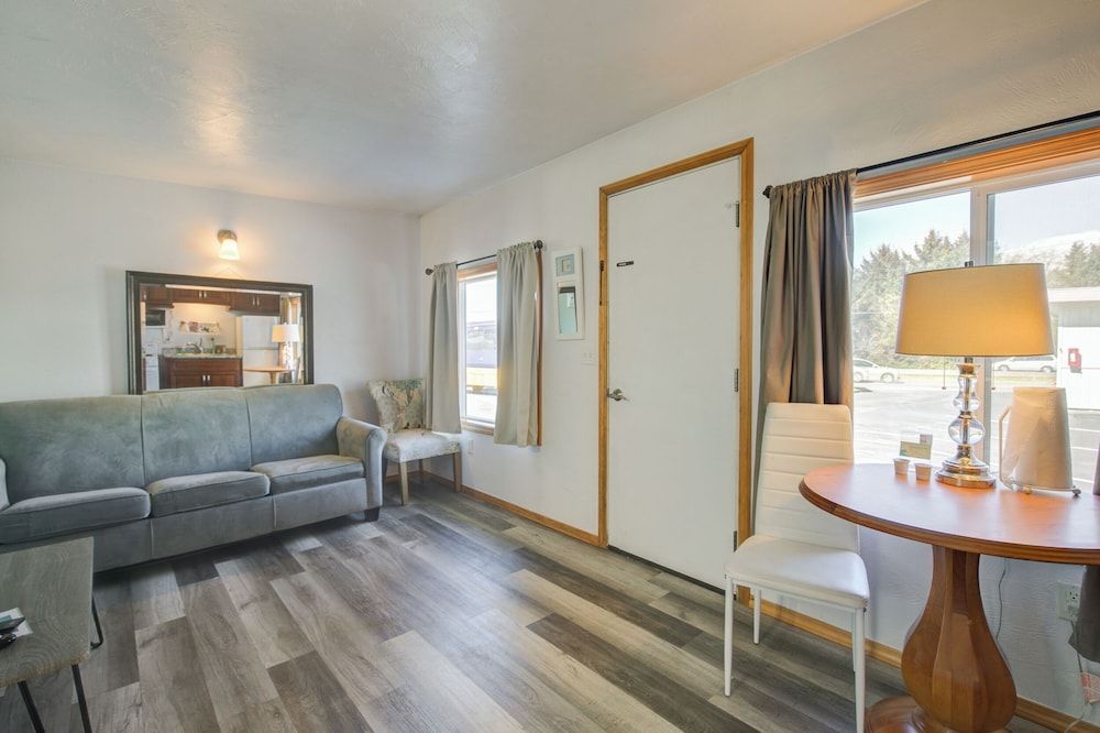 The Westerly Motel Deluxe Room, 1 Queen Bed with Sofa bed 4