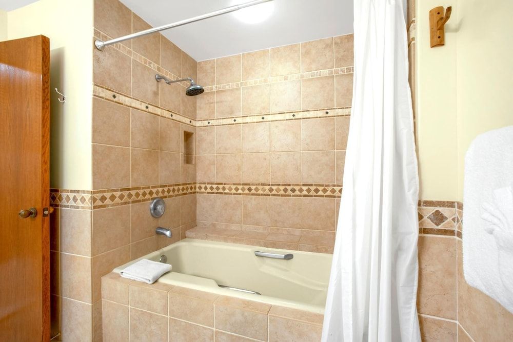 Kaanapalii Royal by KBM Condo, 2 Bedrooms, Lanai, Garden View (KRO-Q102) 12