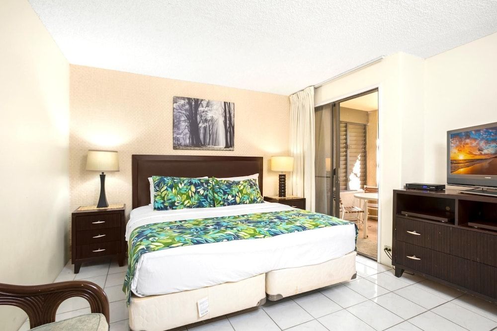 Kaanapalii Royal by KBM Condo, 2 Bedrooms, Lanai, Garden View (KRO-Q102) 3