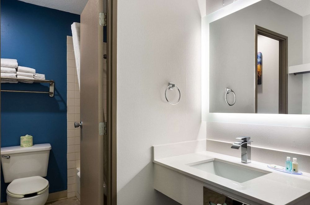 Quality Inn South Bend Near Notre Dame Standard Double Room, 2 Queen Beds, Non Smoking 6