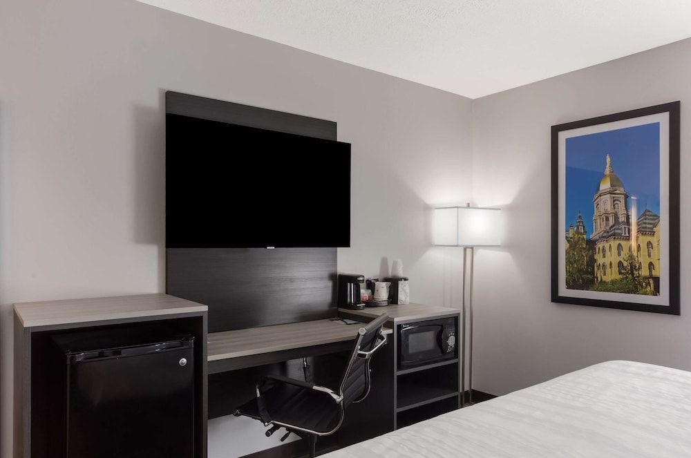 Quality Inn South Bend Near Notre Dame Room, 1 King Bed, Non Smoking 2