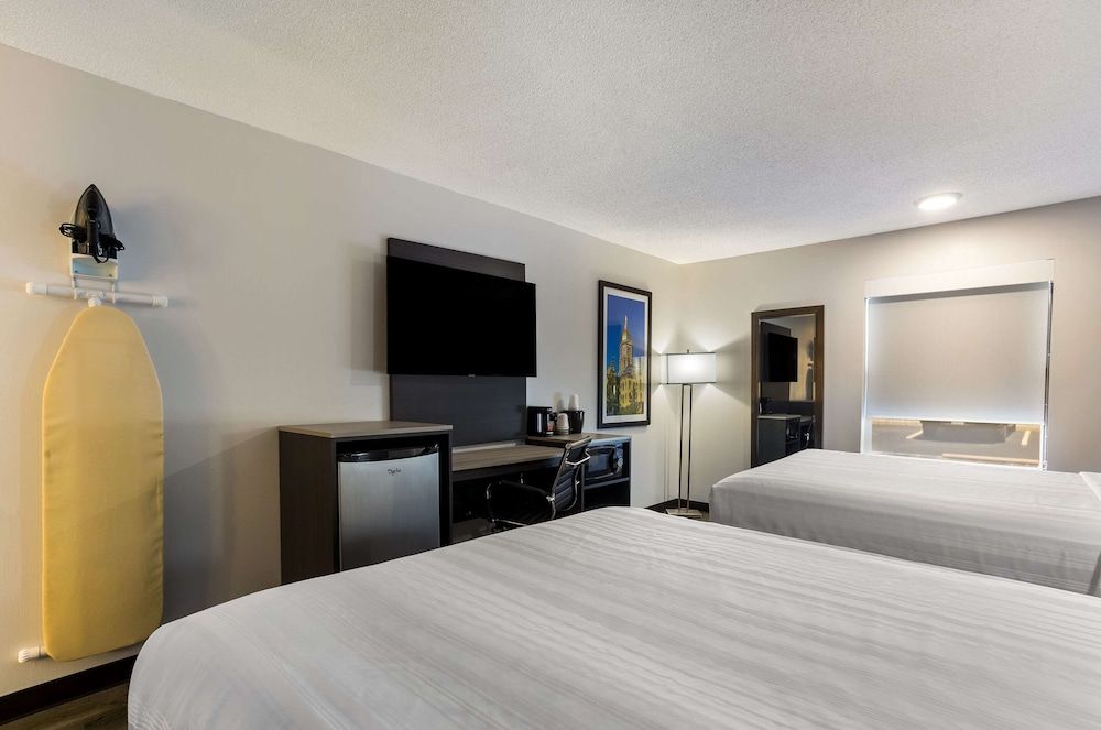 Quality Inn South Bend Near Notre Dame Standard Double Room, 2 Queen Beds, Non Smoking 3