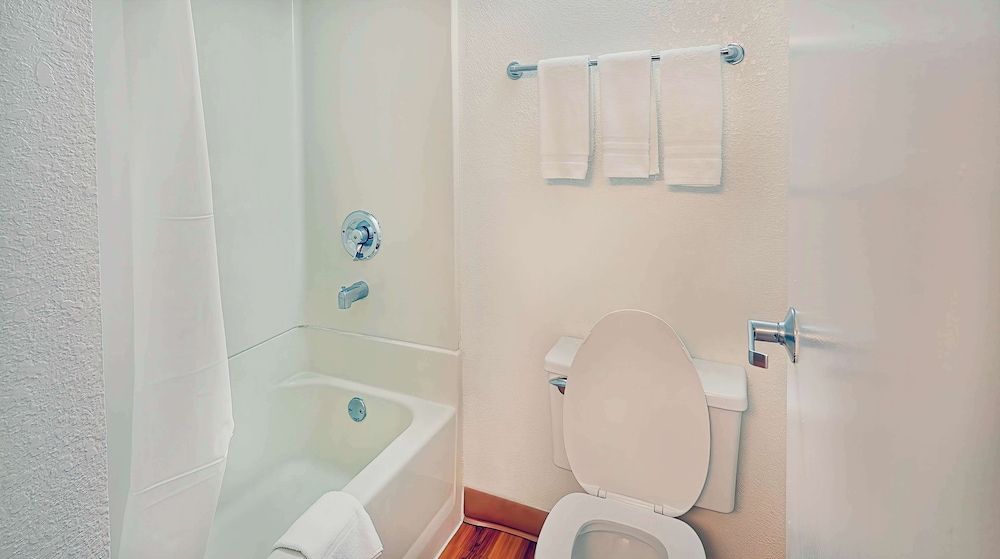 Studio 6 Suites Los Angeles, CA - Los Angeles - LAX Standard Room, 2 Queen Beds, Non Smoking, Refrigerator 11