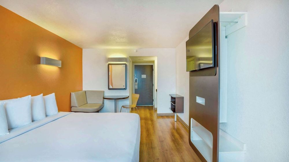 Studio 6 Suites Los Angeles, CA - Los Angeles - LAX Standard Suite, 1 King Bed, Non Smoking, Refrigerator & Microwave 2