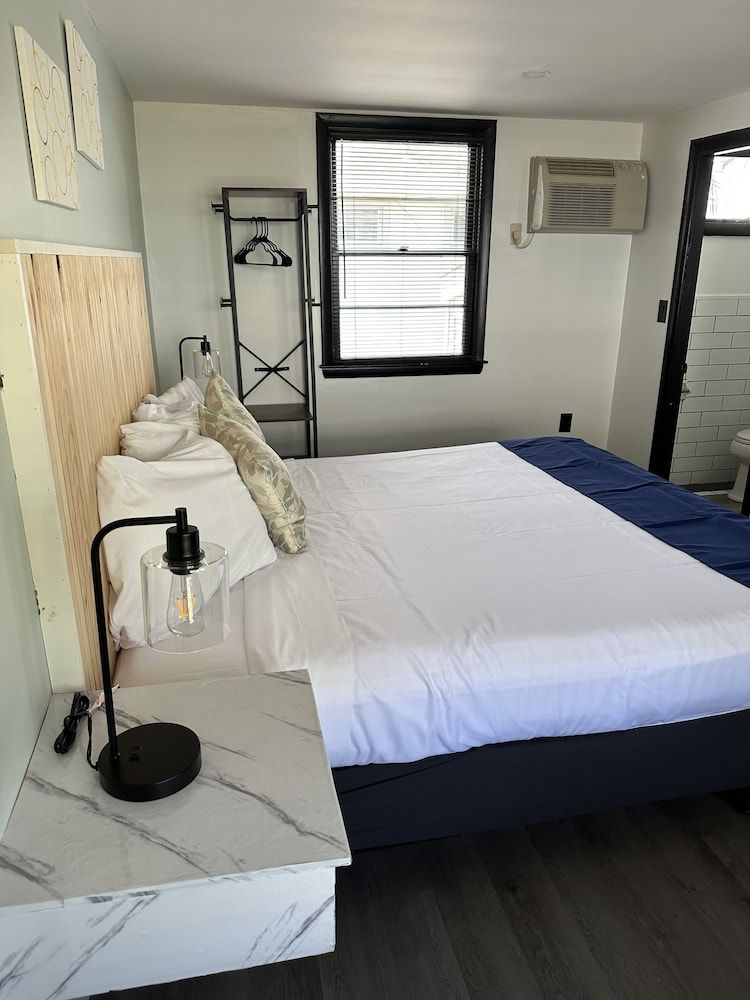 Harborside Suites Single Room 3