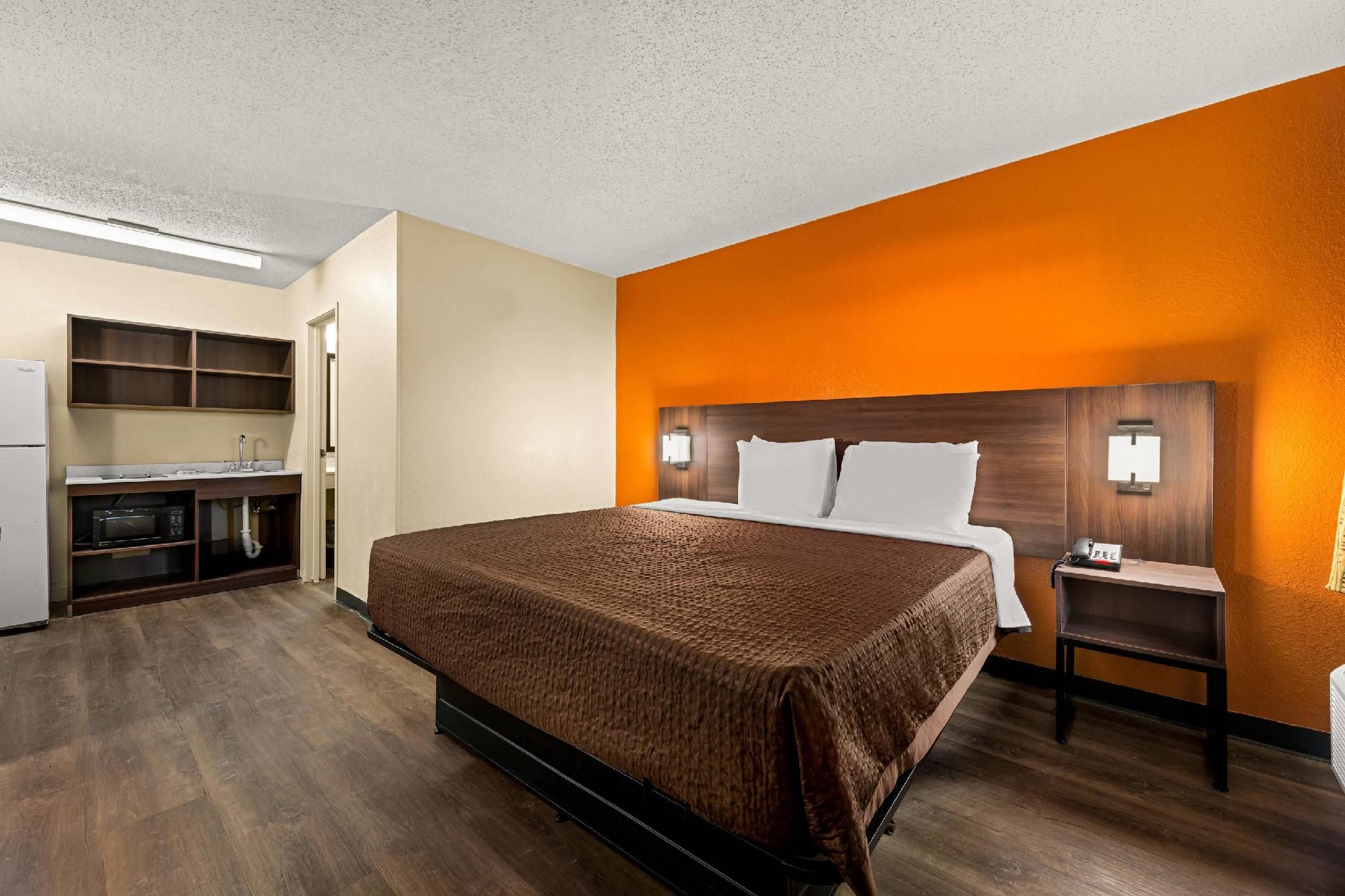 1 King Bed, Suite, Nonsmoking
