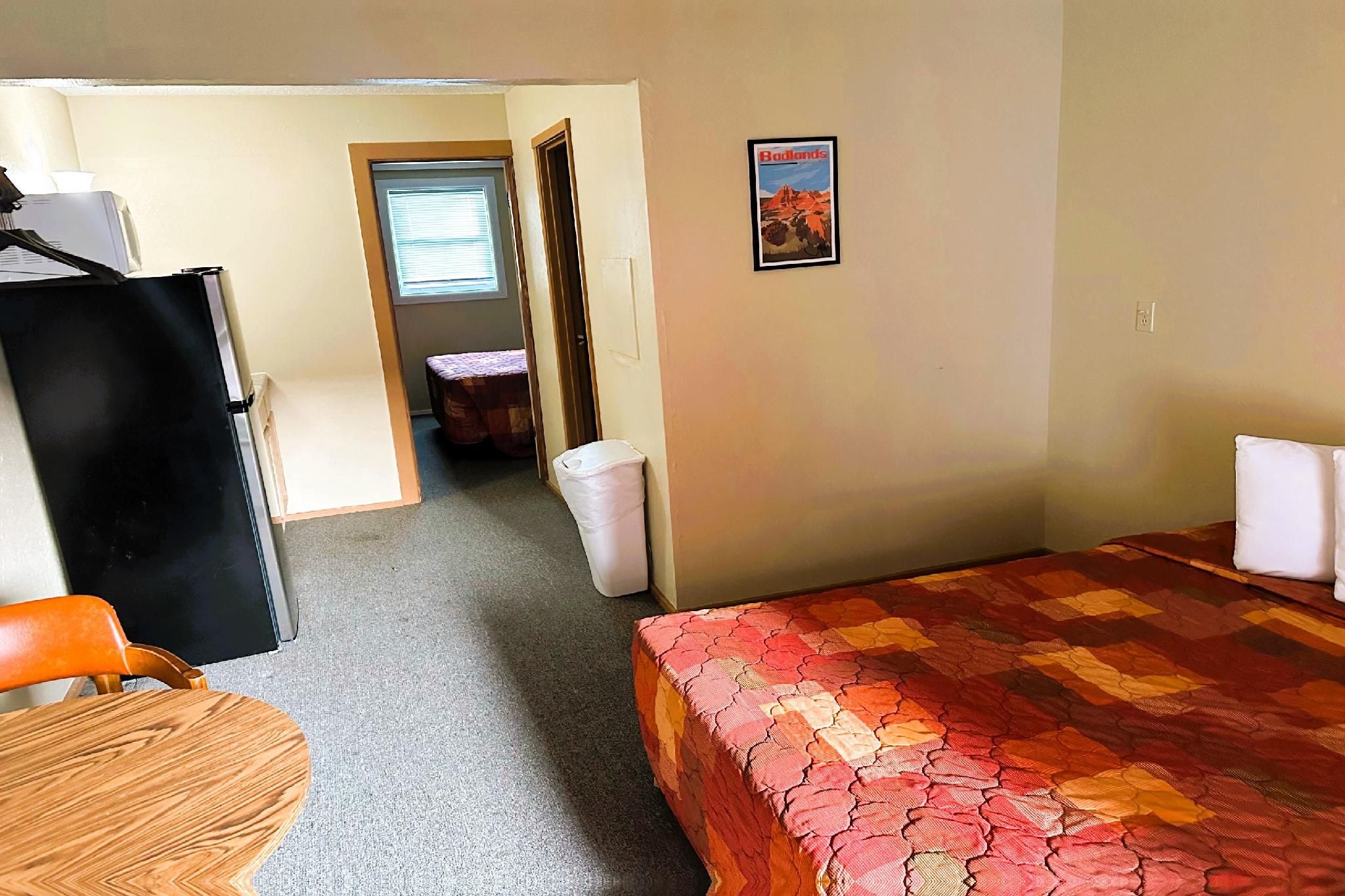 2 Full Beds with Kitchenette